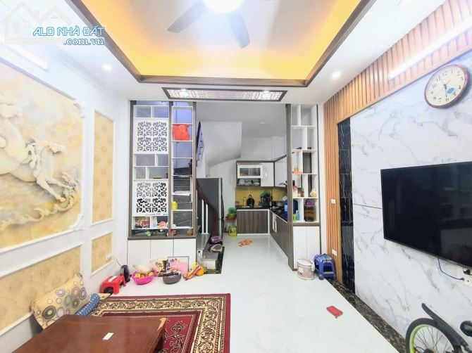Bán gấp nhà riêng đường Hoàng Mai, quận Hoàng Mai 31m2 5 tầng 3.1 tỷ 