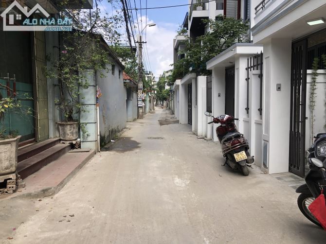 Cần bán căn nhà 2 tầng mặt đường P. Trần Đăng Ninh